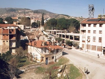 Alanyazı Meydanına çıkan  Buldan ilçe girişi