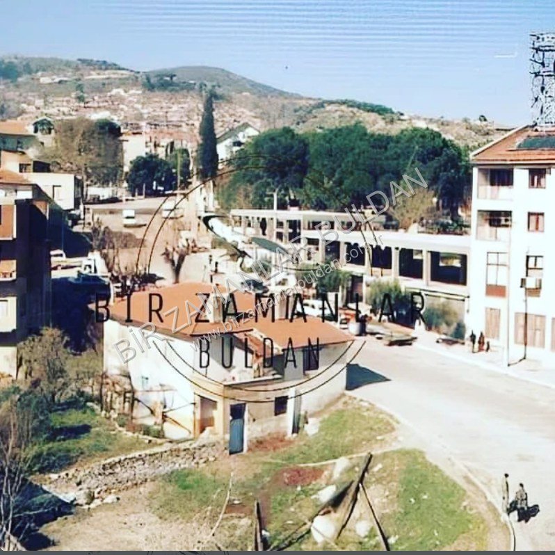 Alanyazı Meydanına çıkan  Buldan ilçe girişi