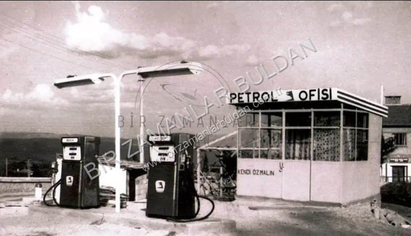 Çarşı içindeki benzin istasyonu ilk açıldığı dönemler.