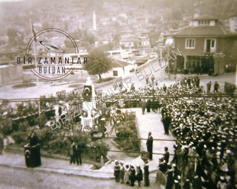 1950'li yıllarda bir bayram töreni