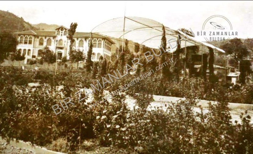 Talat Tarakçı Parkı ve Dörteylül İlkokul
