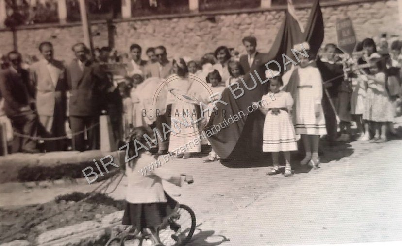 1960'lı yıllarda bir bayram töreni