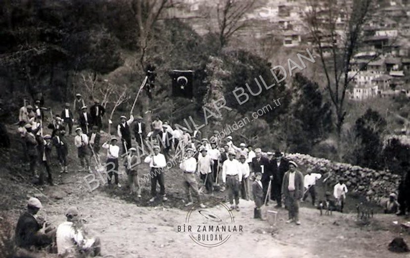Yukarı Hastane yolu Buldan Halkı tarafından açılırken