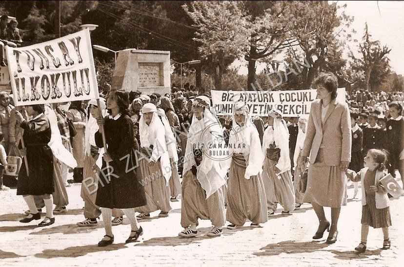 23 Nisan Ulusal Egemenlik ve Çocuk Bayramı kutlamaları geçit töreni.