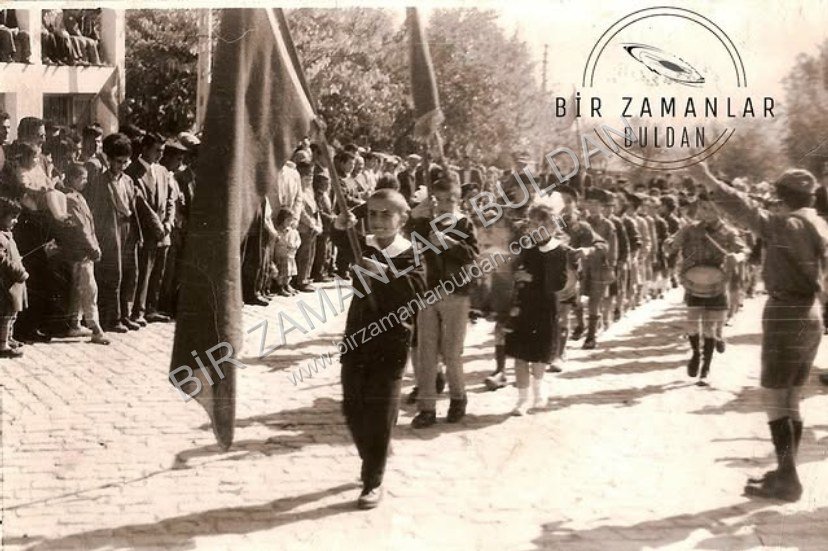 1972 yılı Alanyazı Meydanı Bayram kutlamaları...