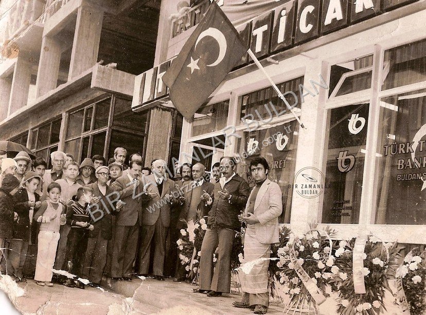 Dönemin Türk Ticaret Bankası açılışı.