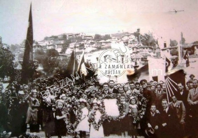 1950'li yıllarda bir bayram töreni