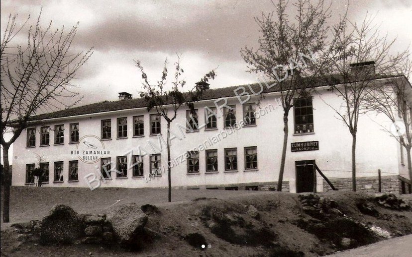 Dönemin Cumhuriyet İlkokulu