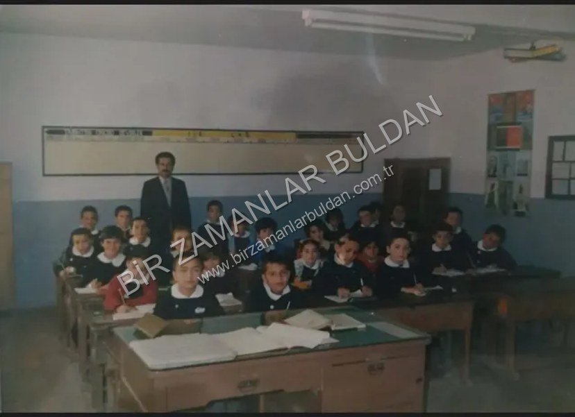 Cumhuriyet İlkokulu 4. Sınıf öğrencileri -1987