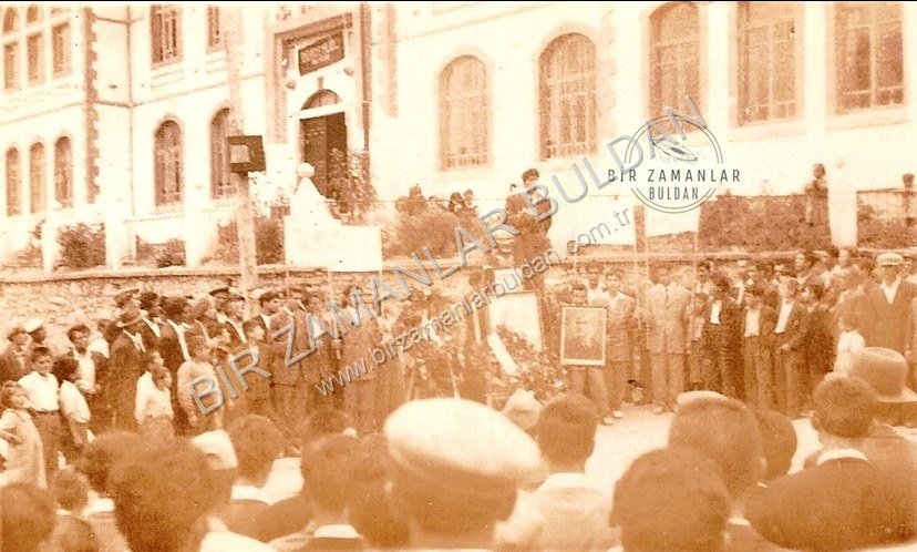 Büyük Önder Mustafa Kemal ATATÜRK'ü anma töreni. -1942