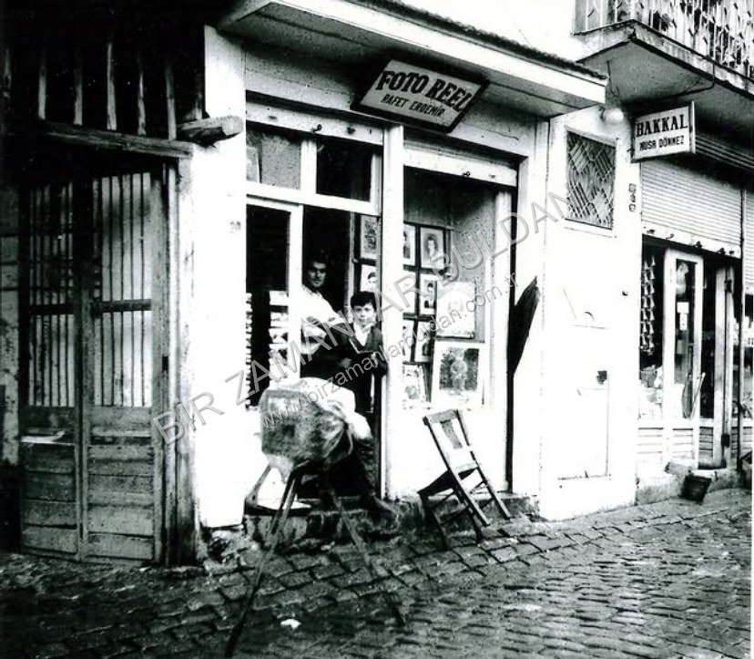 Rafet Erdemir'in dükkan önü