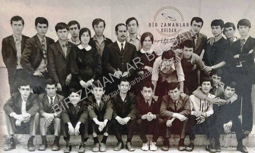 Akın Lisesi 2. sınıf öğrencileri 1971