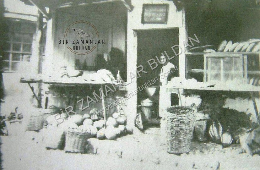 Yukarıçarşıda bir fırın dükkanı. 1930'lu yıllar...