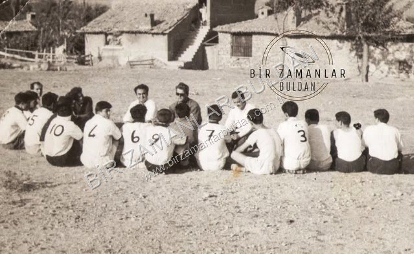 Yukarı Sahada Buldan Gençlik futbolcuları antrenmanı