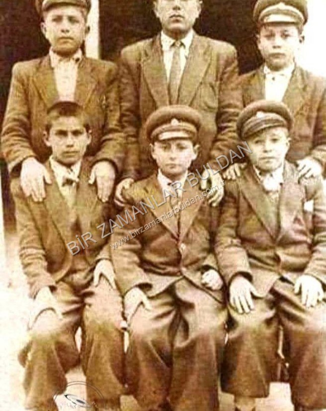 Ortaklar Köy Enstitüne giden öğrenciler 1947
