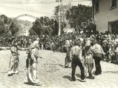 Alanyazı Meydanı bir bayram kutlaması 1970'li yıllar...