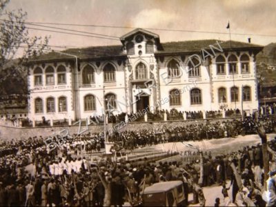 1940'lı yıllarda Dörteylül İlkokulu ve Alanyazı Meydanı