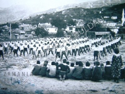 Eski sahanın bulunduğu alanda bayram kutlaması