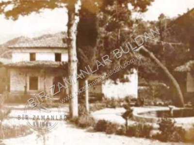 1929 Yılı Eski Hastane bahçesinin Fotoğrafı.