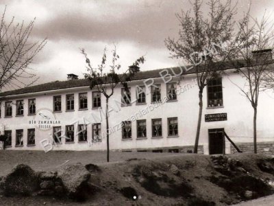 Dönemin Cumhuriyet İlkokulu