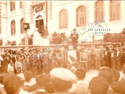 Büyük Önder Mustafa Kemal ATATÜRK'ü anma töreni. -1942
